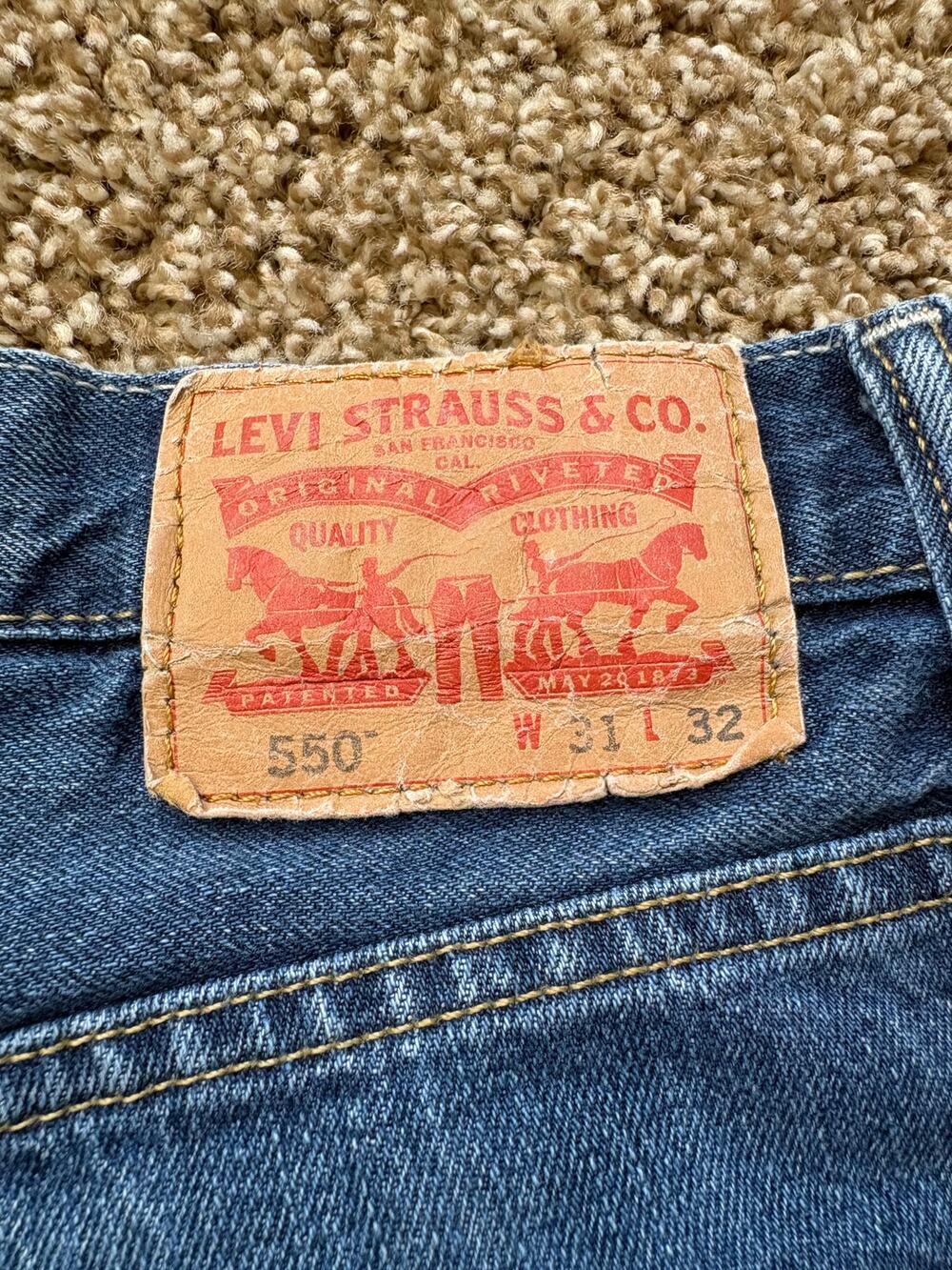 Levi's 550 Relaxed Fit Tapered Leg Medium Wash Denim Mens Size 31x32 Blue